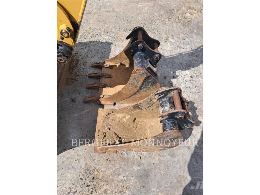 CAT 302.7 Miniexcavadoras