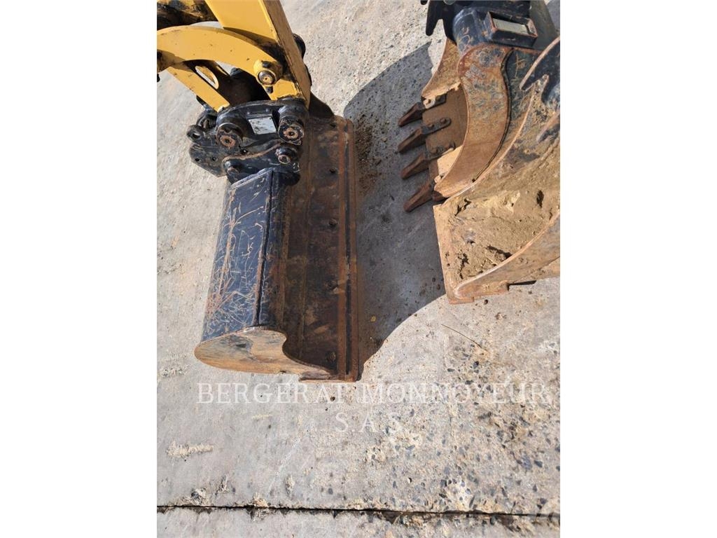 CAT 302.7 Miniexcavadoras