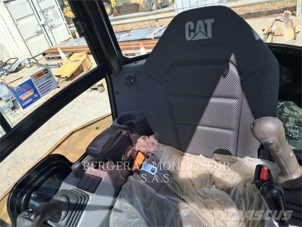 CAT 302.7 Miniexcavadoras