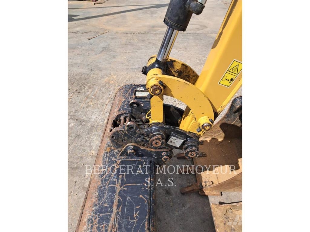 CAT 302.7 Miniexcavadoras