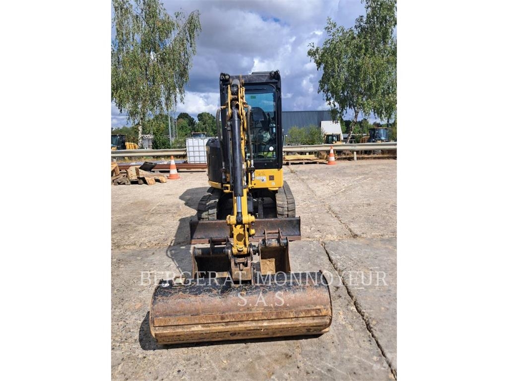 CAT 302.7 Miniexcavadoras
