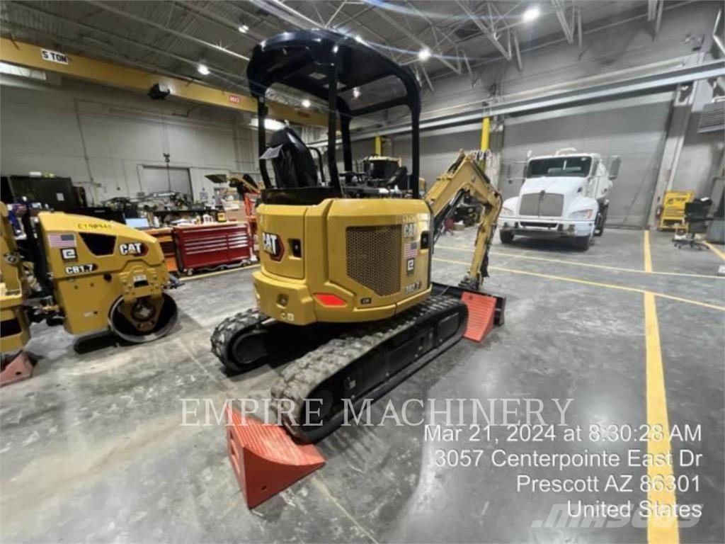 CAT 302.7-7E حفارات زحافة