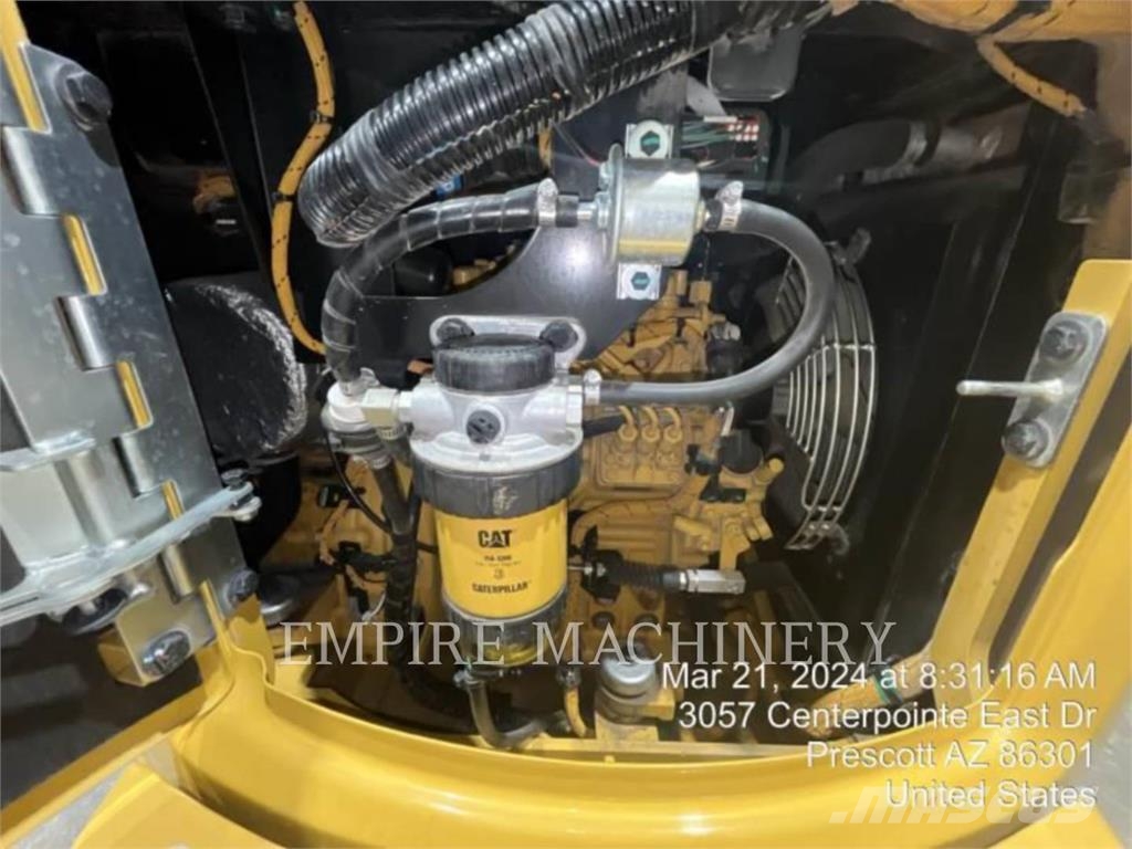 CAT 302.7-7E حفارات زحافة