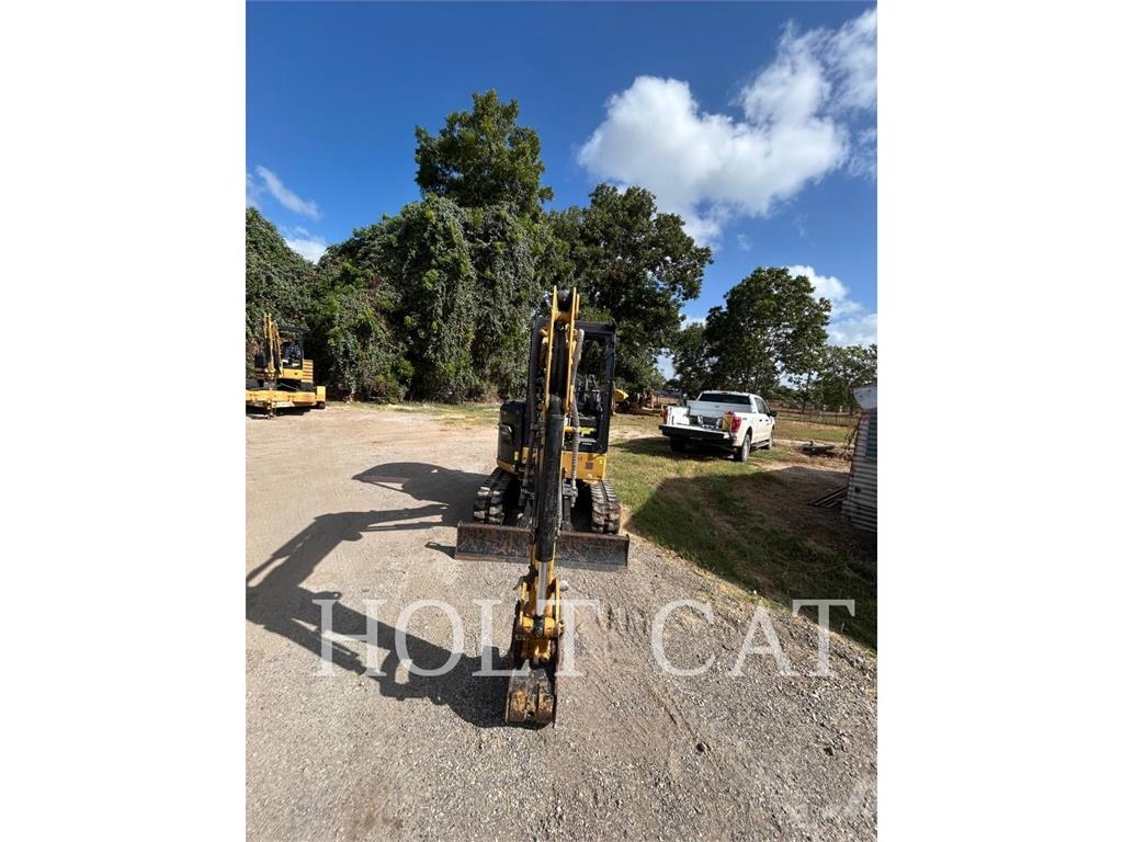 CAT 302.7 CR Kāpurķēžu ekskavatori