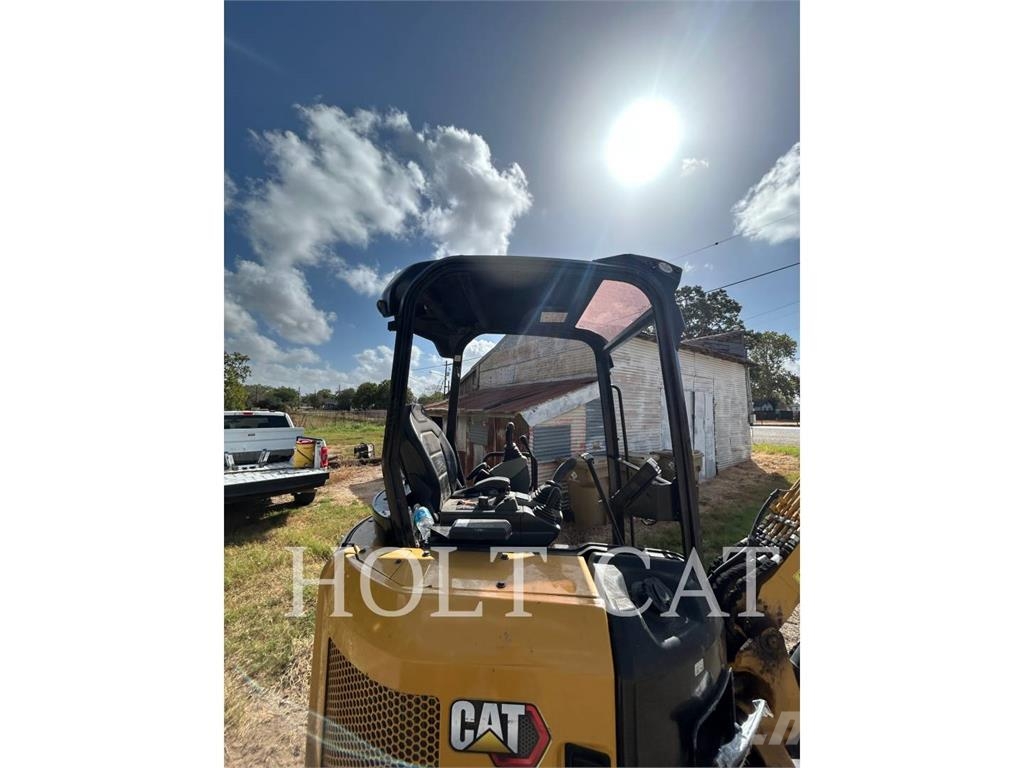 CAT 302.7 CR Kāpurķēžu ekskavatori