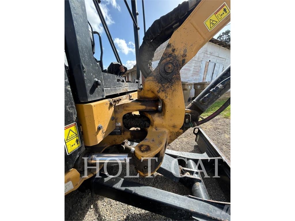 CAT 302.7 CR Kāpurķēžu ekskavatori
