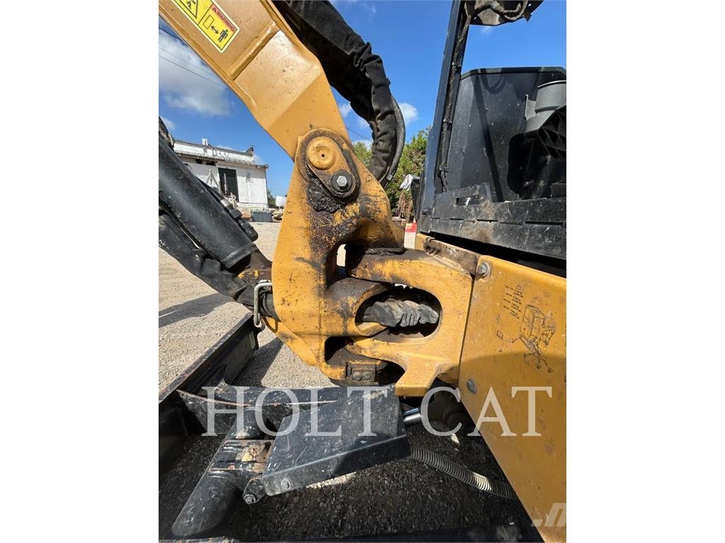 CAT 302.7 CR Kāpurķēžu ekskavatori