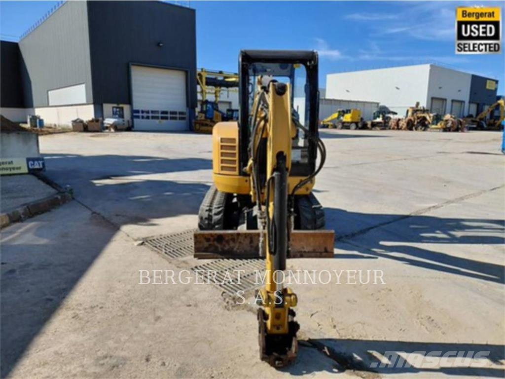 CAT 302.7D CR حفارات صغيرة أقل من 7 طن (حفارات صغيرة)