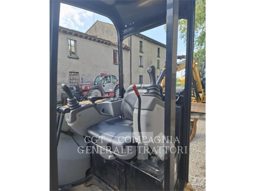 CAT 302.7DCR Гусеничные экскаваторы