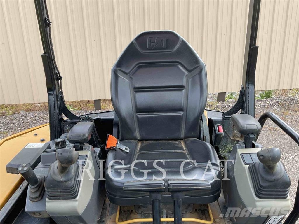 CAT 303.5 حفارات زحافة