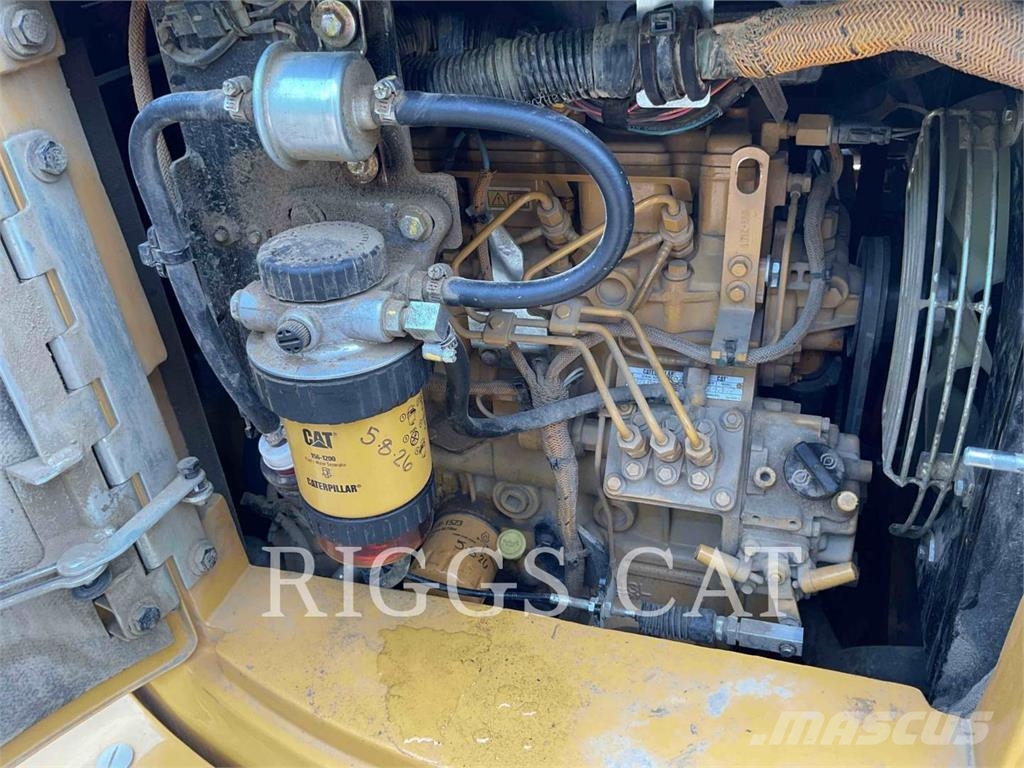 CAT 303.5 حفارات زحافة
