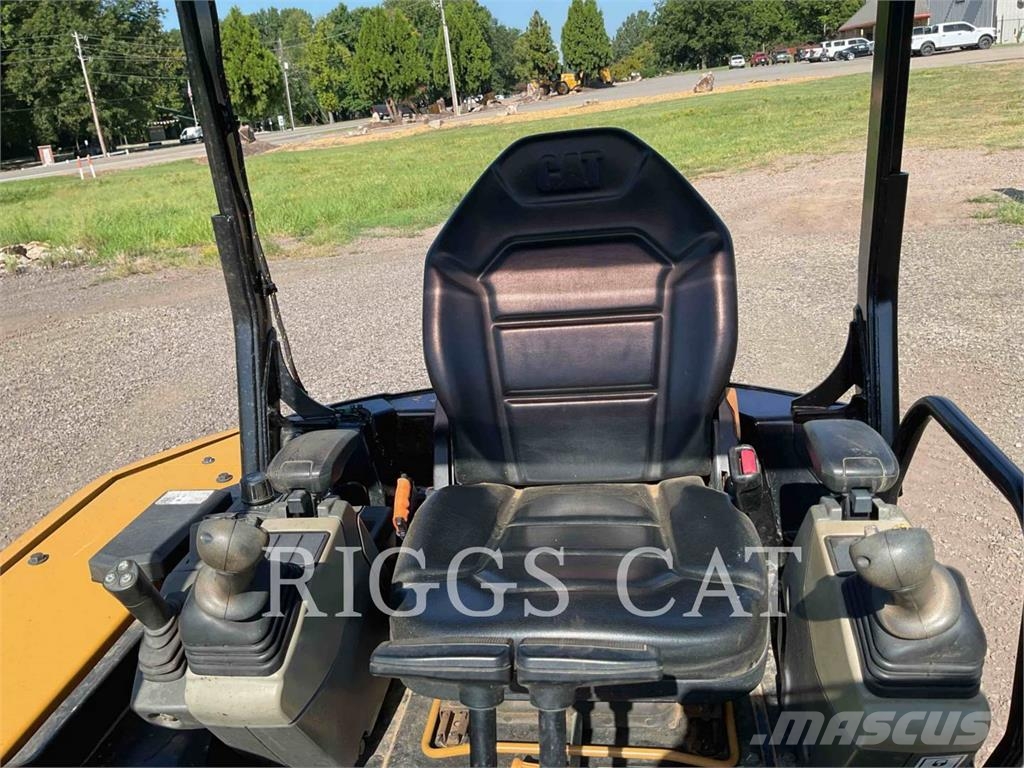 CAT 303.5 حفارات زحافة