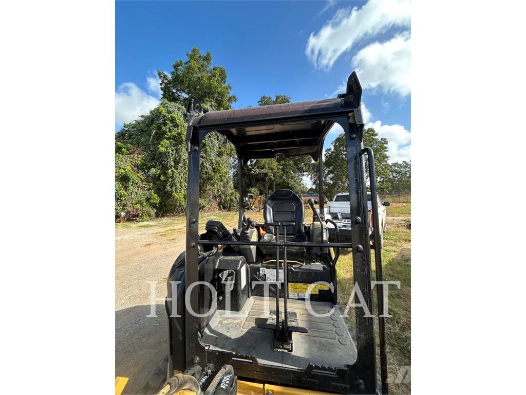 CAT 303.5 CR حفارات زحافة
