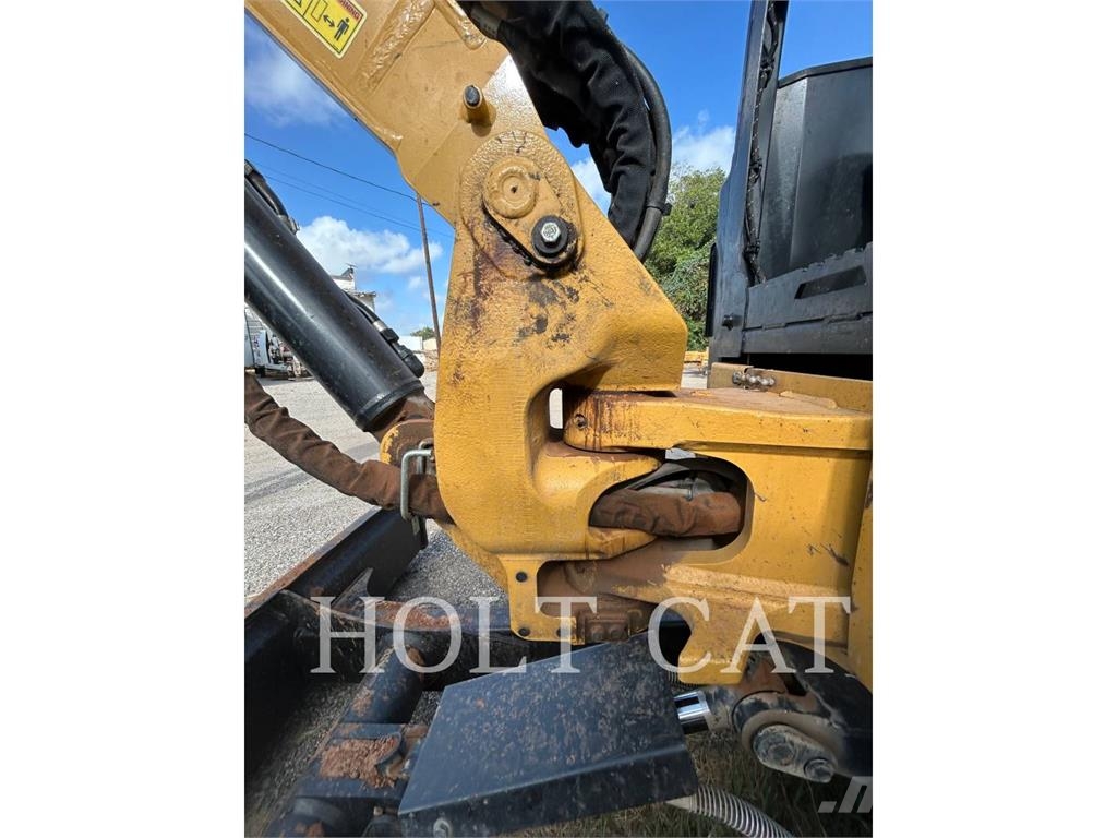 CAT 303.5 CR حفارات زحافة