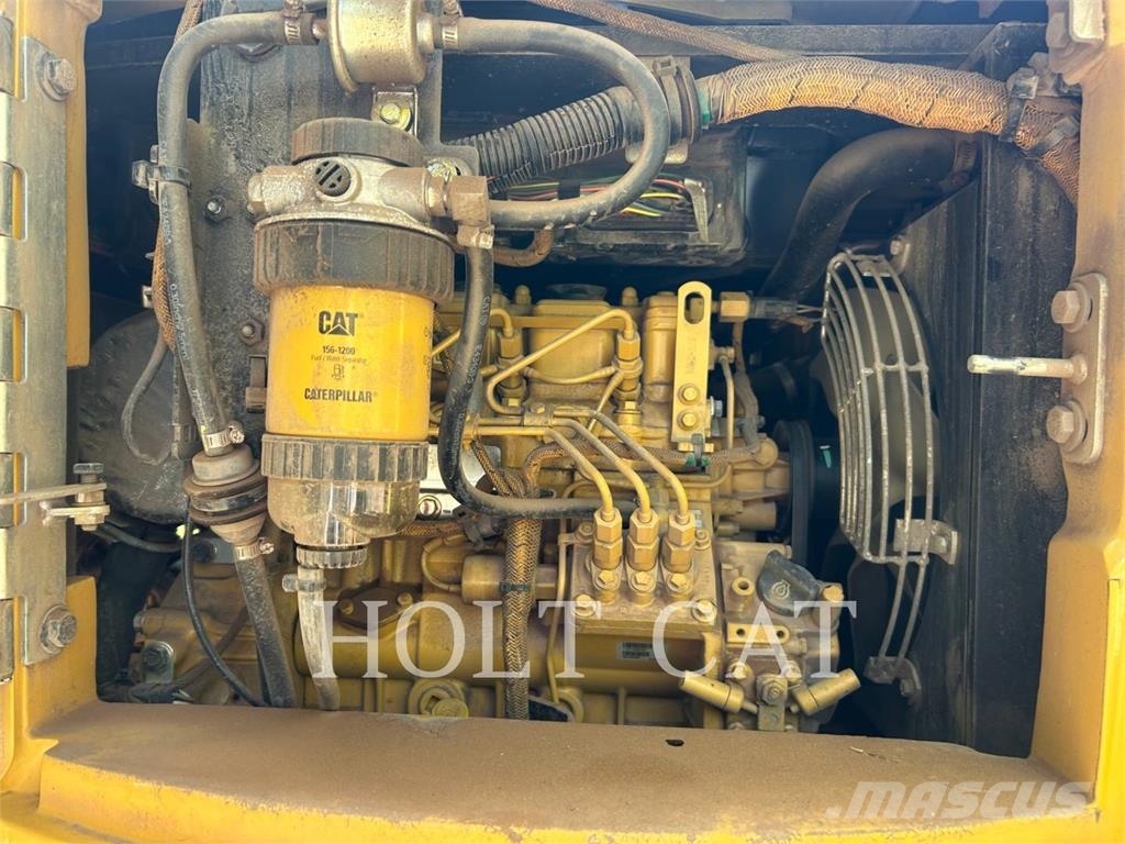 CAT 303.5 CR حفارات زحافة
