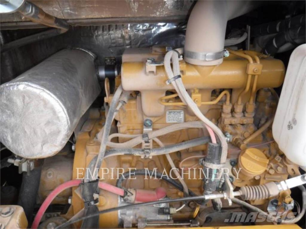 CAT 303.5E2 حفارات زحافة