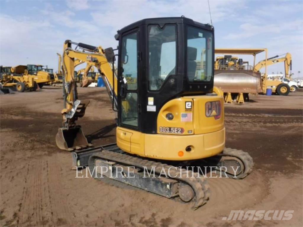 CAT 303.5E2 حفارات زحافة
