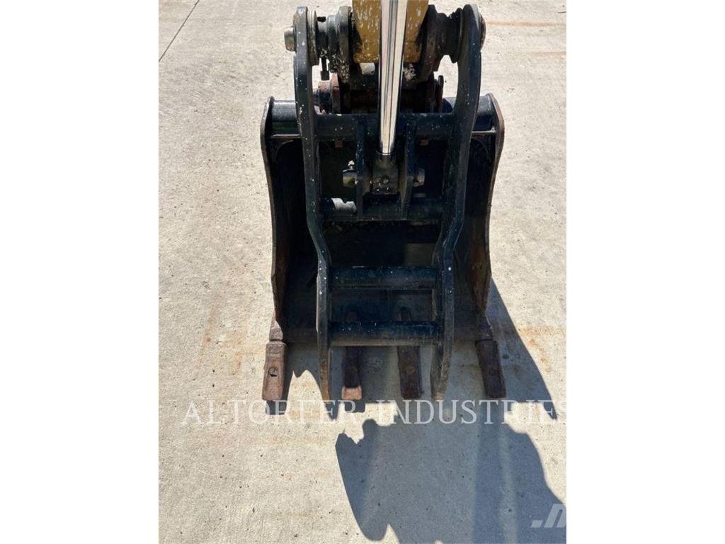 CAT 303.5E2 CR حفارات زحافة