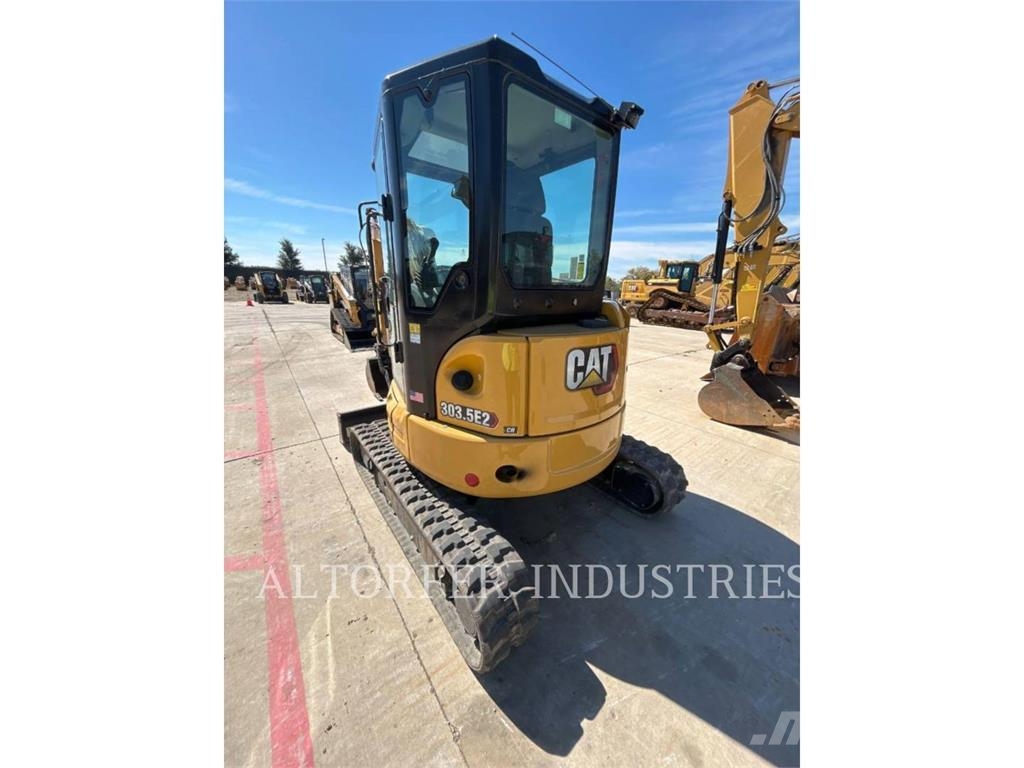 CAT 303.5E2 CR حفارات زحافة