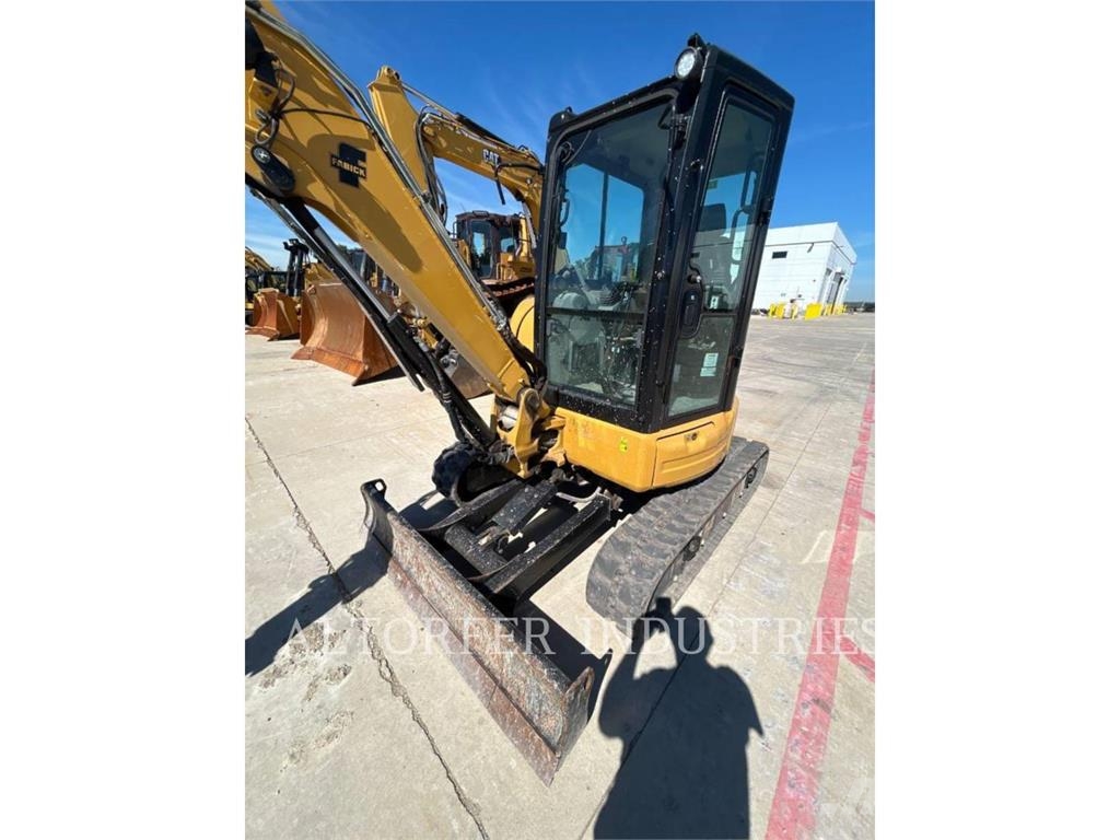 CAT 303.5E2 CR حفارات زحافة