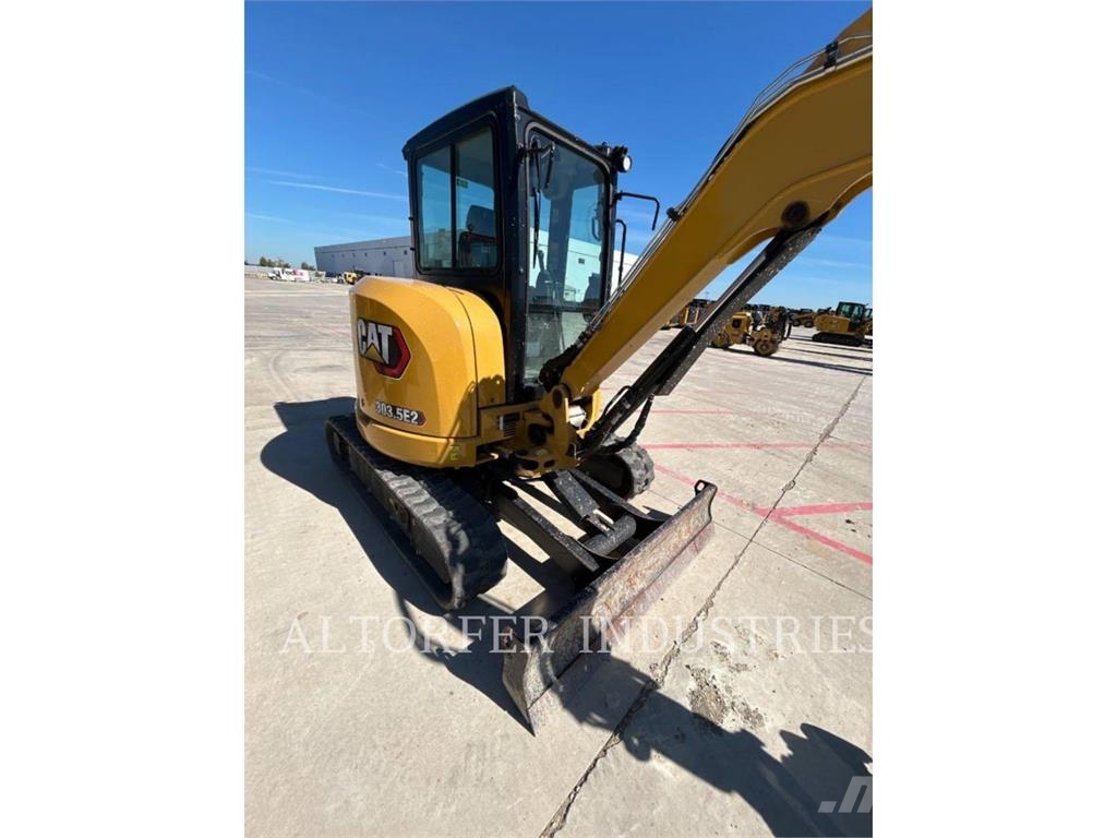 CAT 303.5E2 CR حفارات زحافة