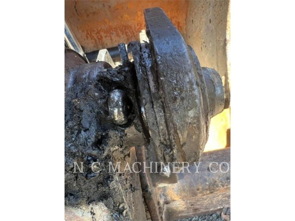 CAT 304E2 CRCN حفارات زحافة