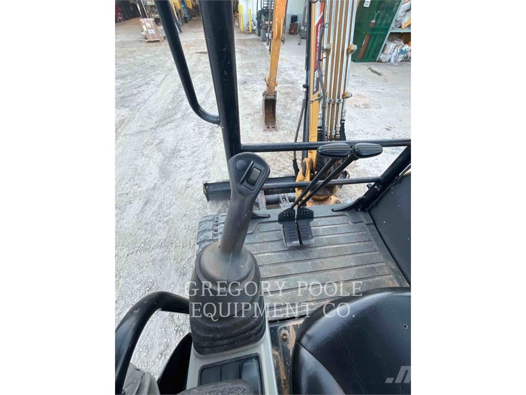 CAT 304E2CR حفارات زحافة
