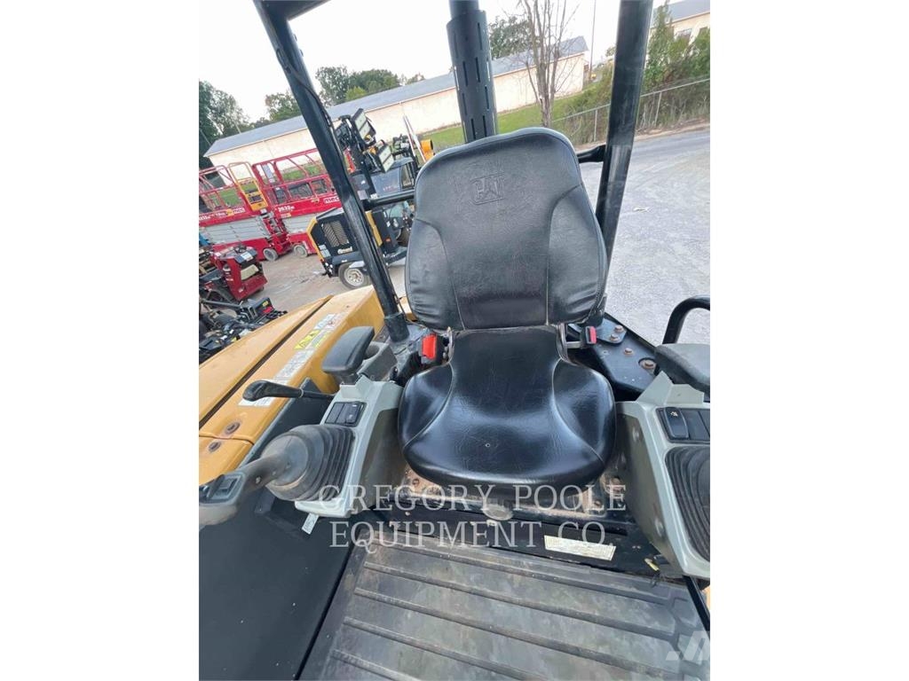 CAT 304E2CR حفارات زحافة