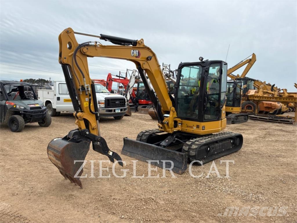 CAT 305 حفارات زحافة