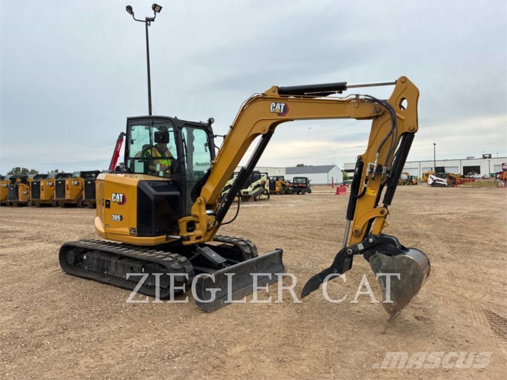CAT 305 حفارات زحافة