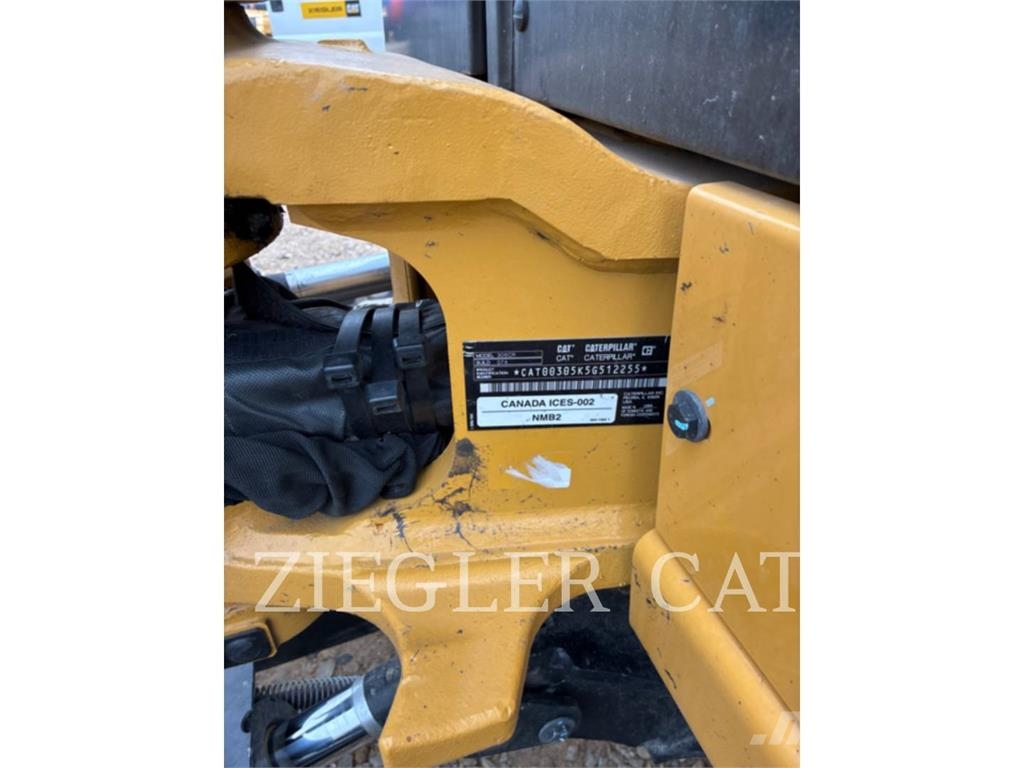 CAT 305 حفارات زحافة