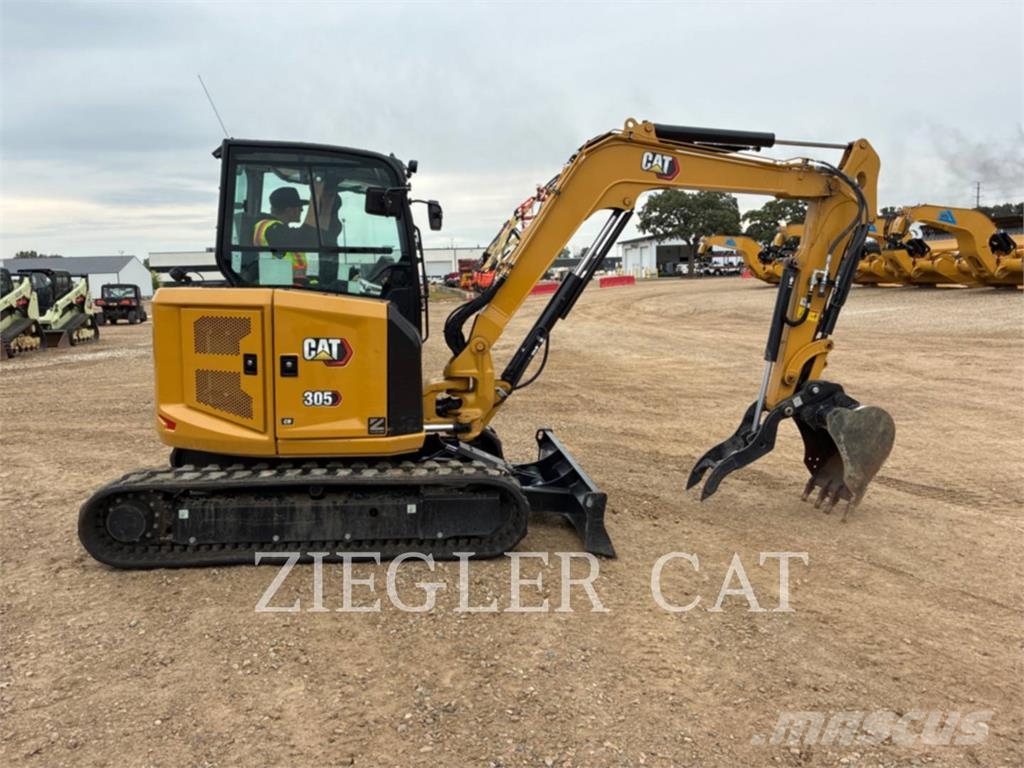CAT 305 حفارات زحافة