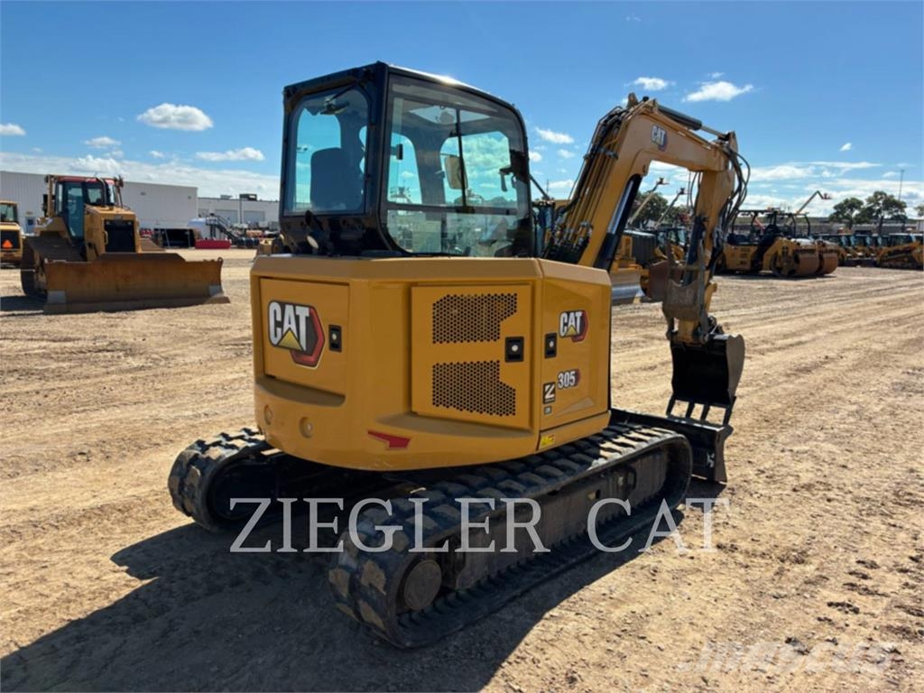 CAT 305 حفارات زحافة