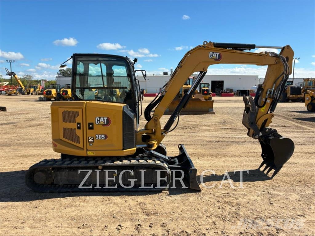 CAT 305 حفارات زحافة