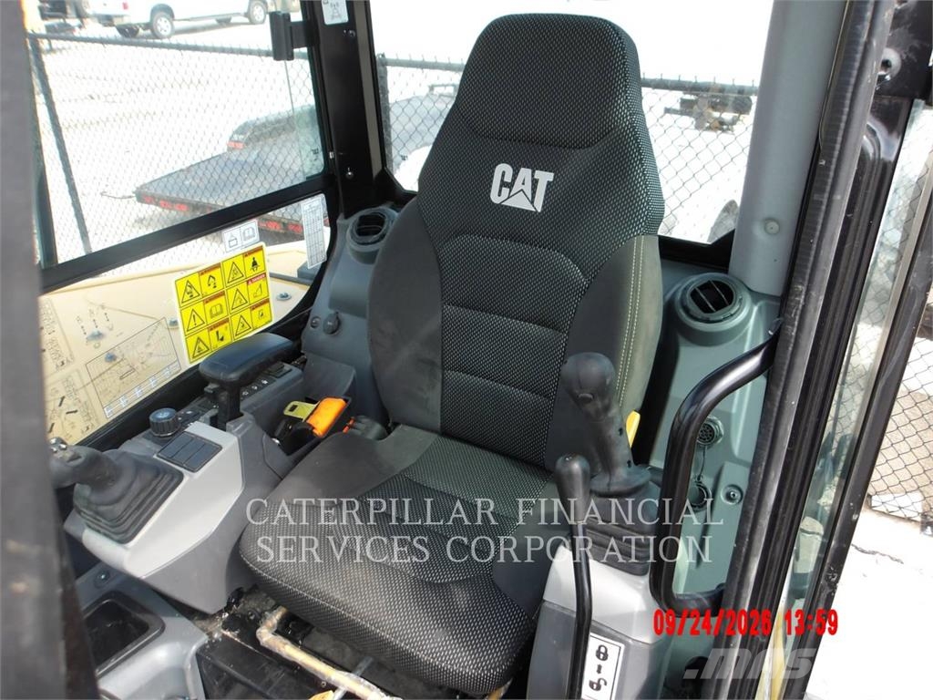 CAT 305-07CR حفارات زحافة