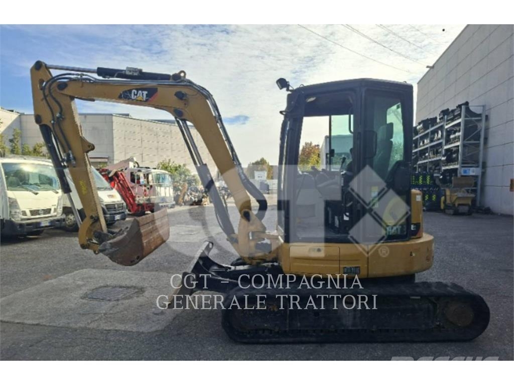 CAT 305 E2 حفارات زحافة