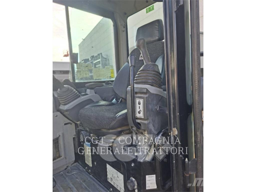 CAT 305 E2 حفارات زحافة