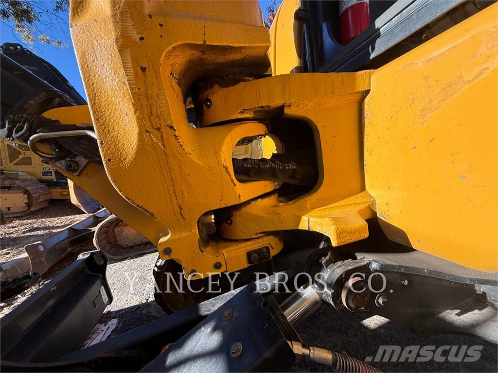 CAT 305E2 Kāpurķēžu ekskavatori