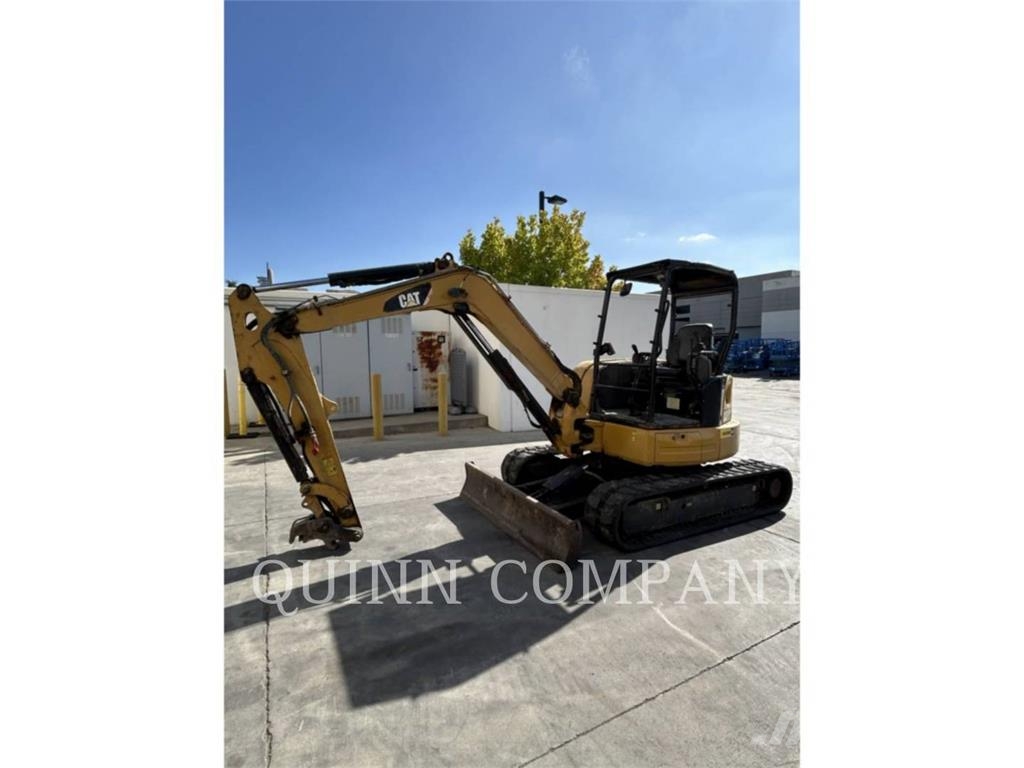 CAT 305E2 حفارات زحافة
