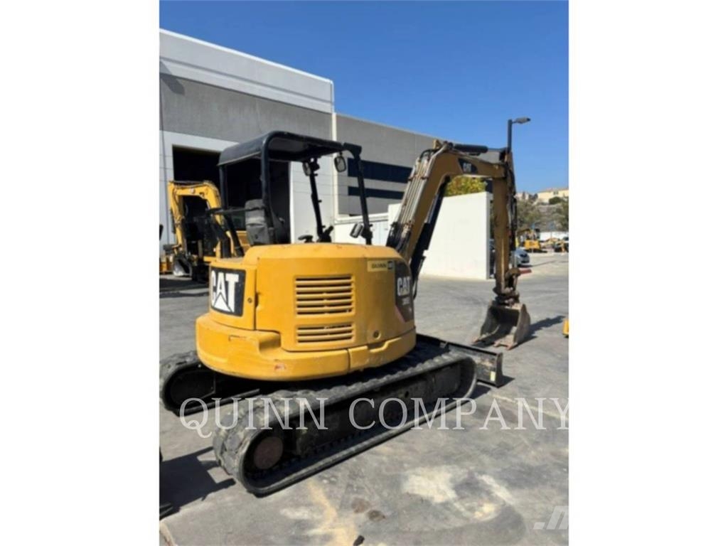 CAT 305E2 حفارات زحافة