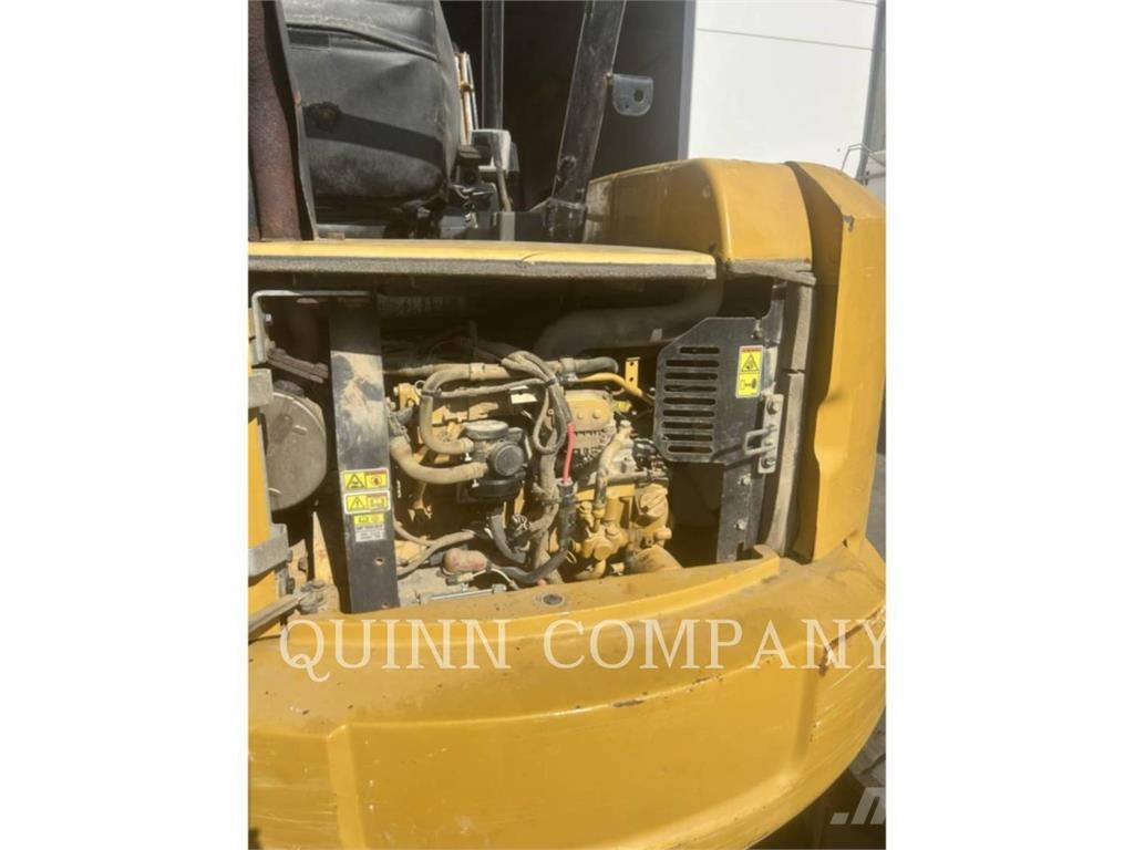 CAT 305E2 حفارات زحافة