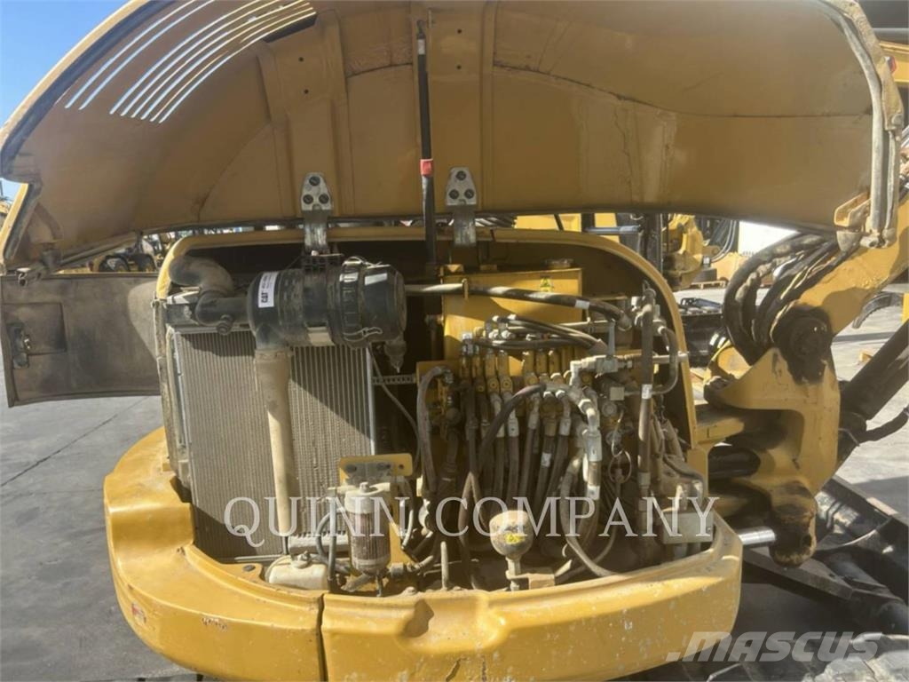 CAT 305E2 حفارات زحافة