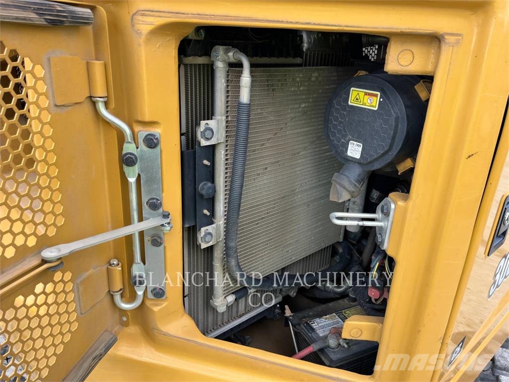 CAT 306CR حفارات زحافة