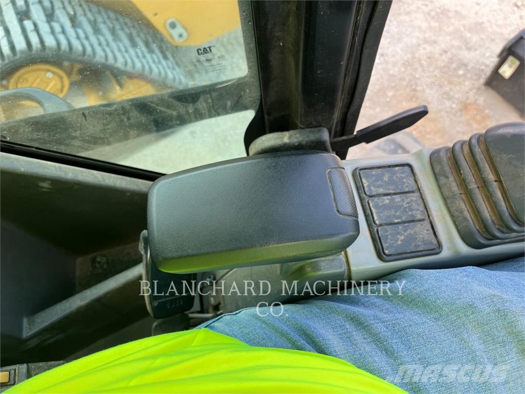 CAT 306CR حفارات زحافة