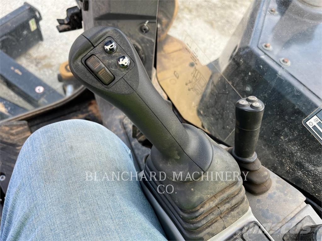 CAT 306CR حفارات زحافة