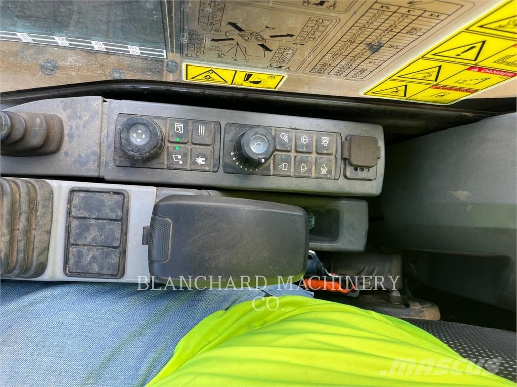 CAT 306CR حفارات زحافة