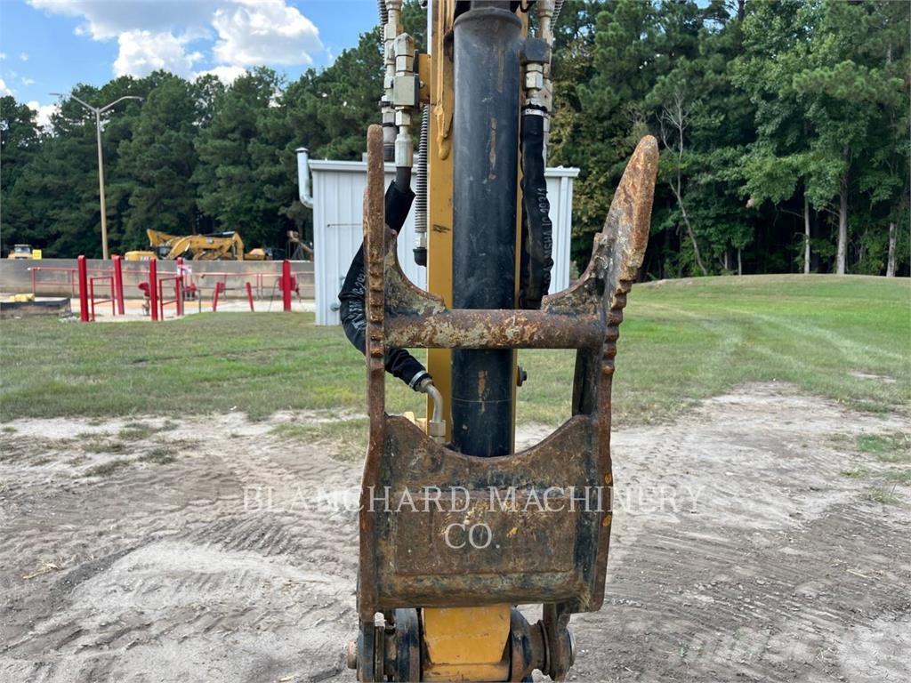 CAT 306CR حفارات زحافة