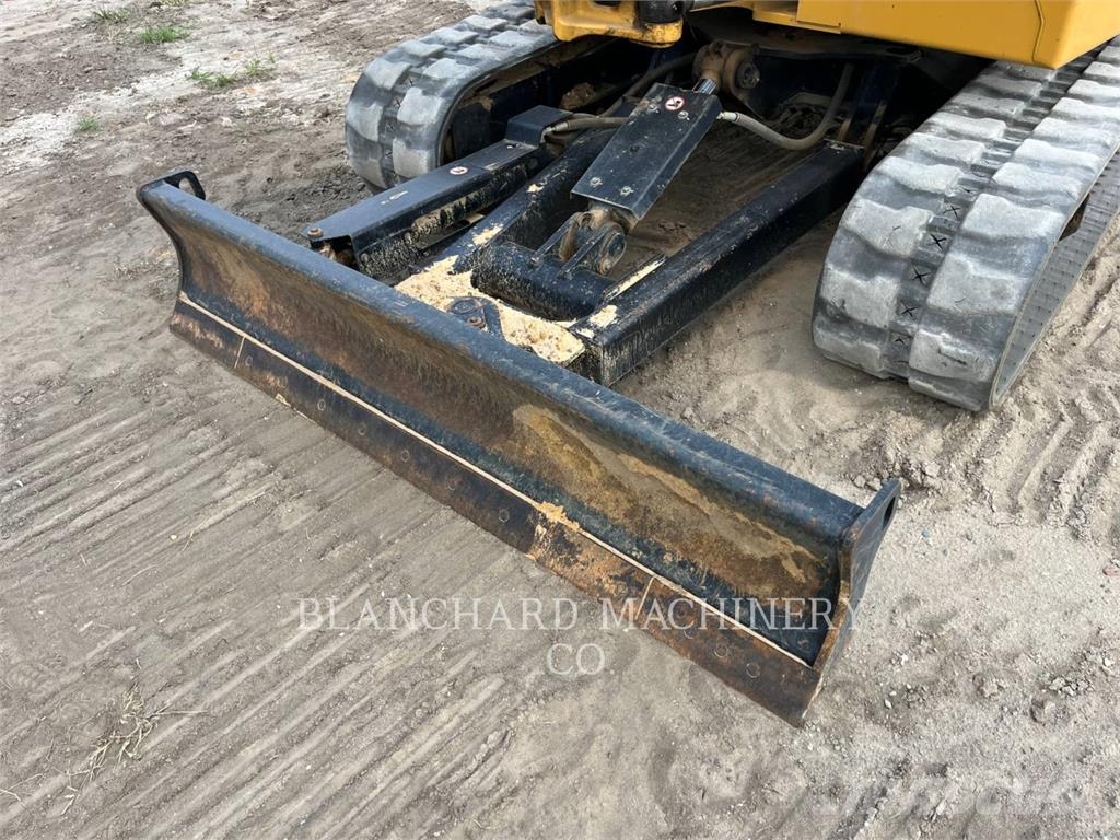 CAT 306CR حفارات زحافة