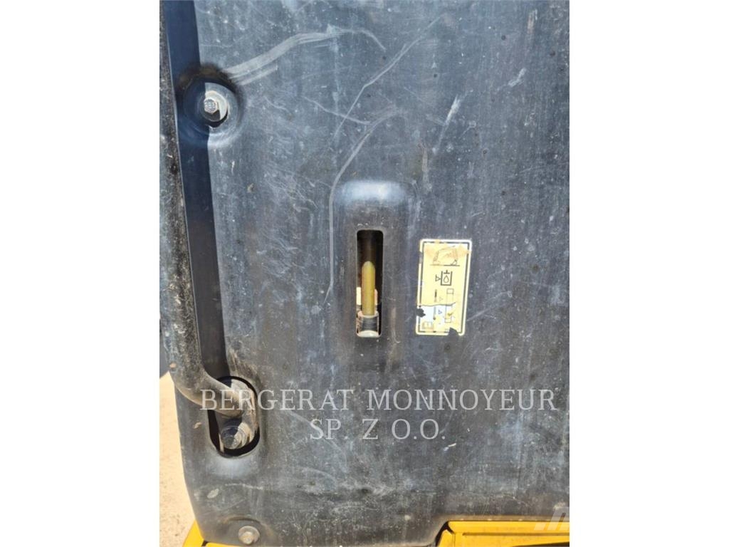 CAT 308-07CR حفارات زحافة