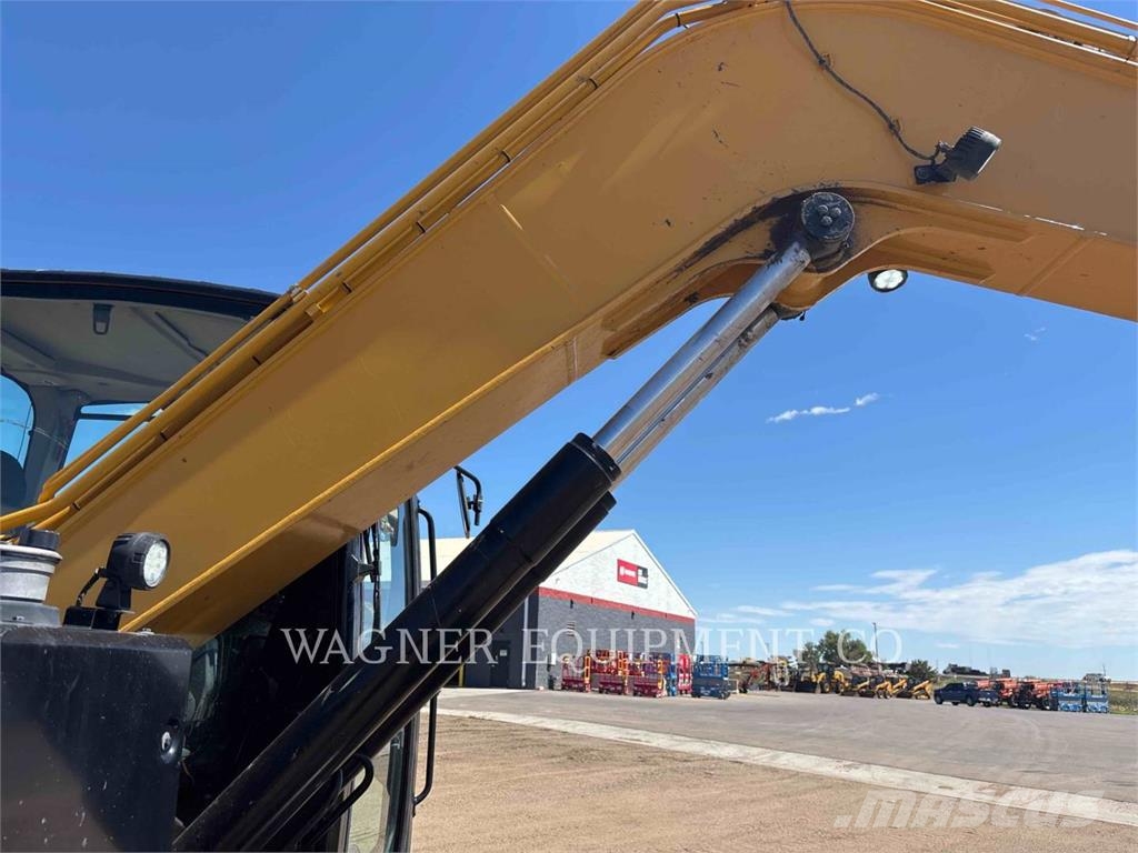 CAT 310 Paletli ekskavatörler